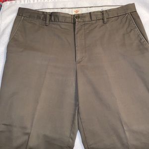 Docker’s flat front olive pants. Size 38x30